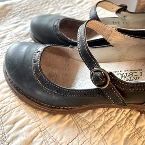 Cutest El Naturalista Mary Jane style shoes in sz 10 / euro 41.